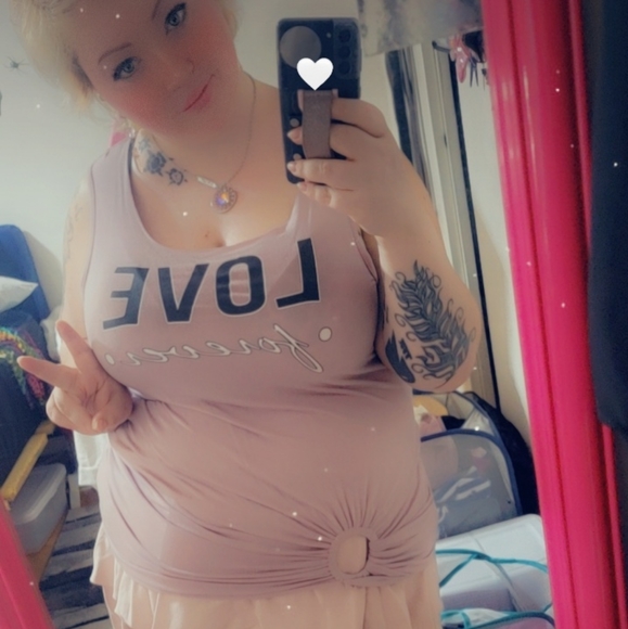 Meet your Posher, Tina - Picture 2 of 2